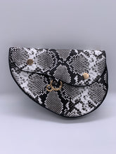Load image into Gallery viewer, Snake Skin Purse 2