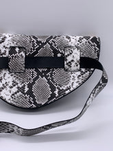 Load image into Gallery viewer, Snake Skin Purse 2